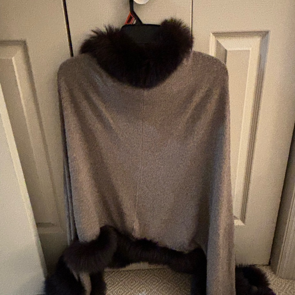 Vintage gray wool cape with genuine fox fur dark brown fur trim - Picture 3 of 4